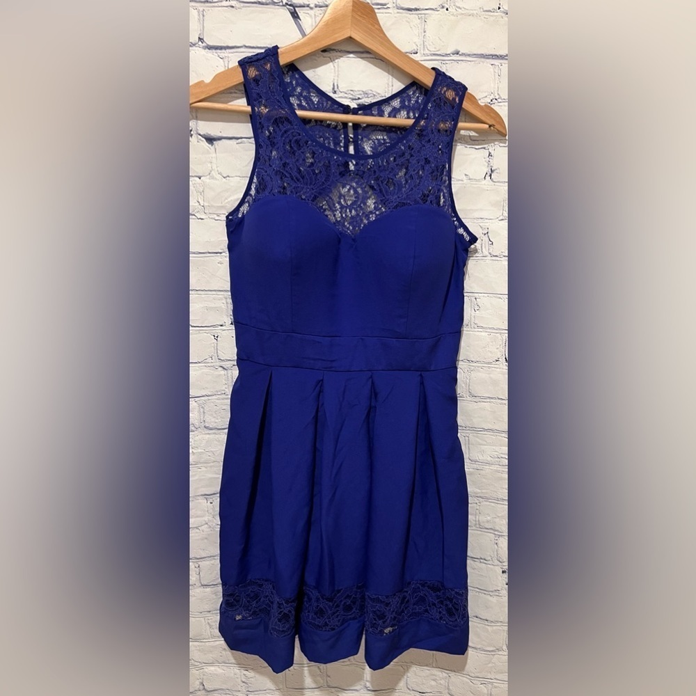 PARTY/COCKTAIL DRESS GUESS Royal Blue Lace Dress Size 4
